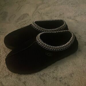 Ugg Tasman size 9